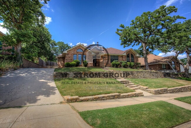 Building Photo - 3914 Meadow Dr