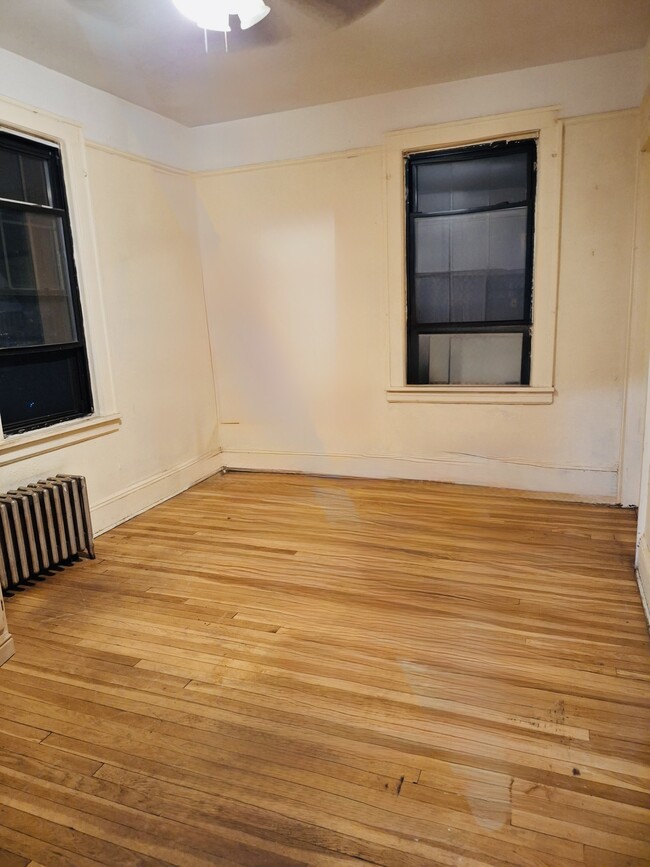 Living room - 100 Van Buskirk Rd