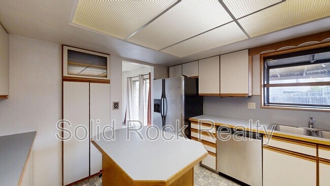 Foto del edificio - 2265 Montebello Dr W