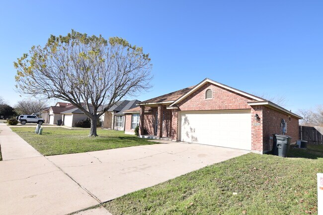 Building Photo - 1601 Schottische Ln