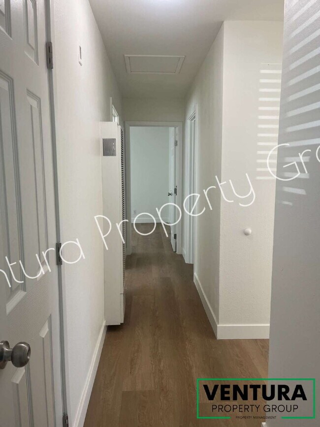 Foto del edificio - Spacious 4-Bed with 2 Full Baths in Oxnard with Large Backyard