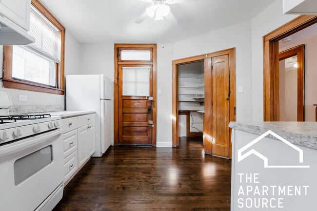 Foto del edificio - 3842 N Bernard St