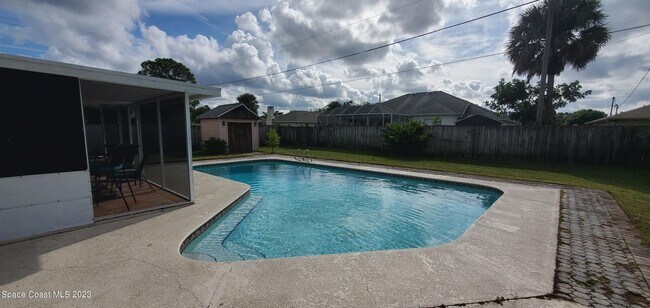 Foto del edificio - 662 Castaways St NE