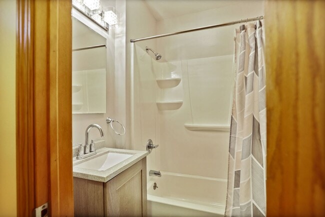 Building Photo - Charming 2 Bedroom Home with Pole Barn Gar...