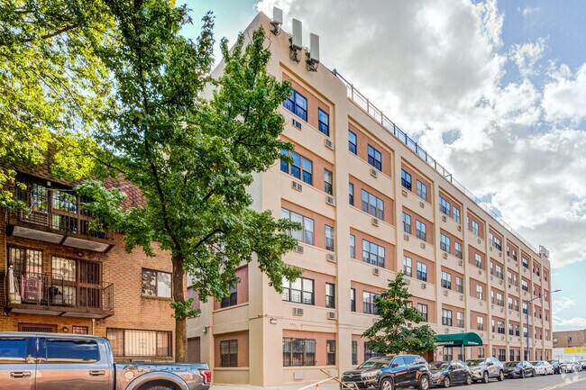 Green House Condominium