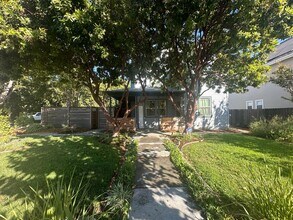 Building Photo - 301 Creekside Way