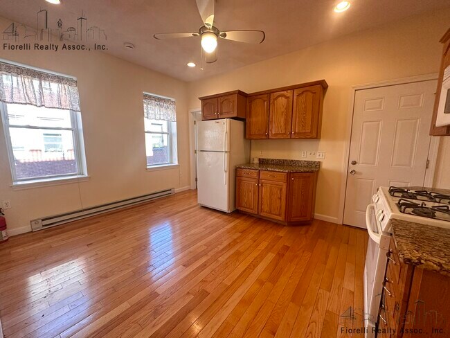 Building Photo - 40 N Bennet St