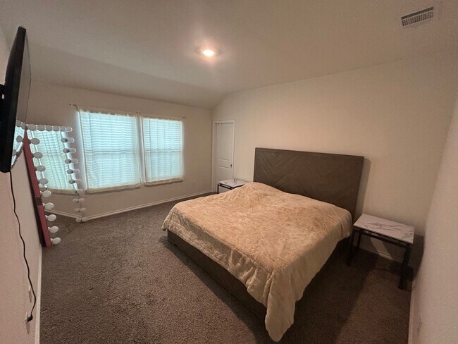 Foto del edificio - 3 Bedroom 2 Bath