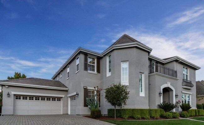 Foto del edificio - Pleasanton Ridge 5 bed/5 bath, Solar, Amen...