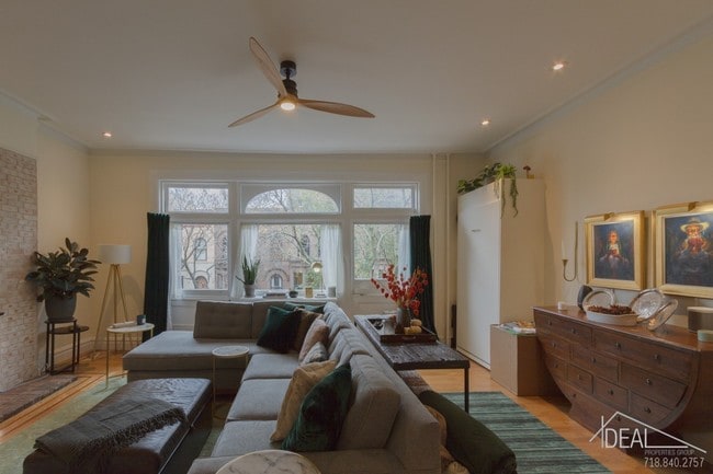 Building Photo - 56 MONTGOMERY PLACE #3R