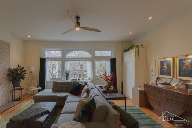 Foto del edificio - 56 MONTGOMERY PLACE #3R
