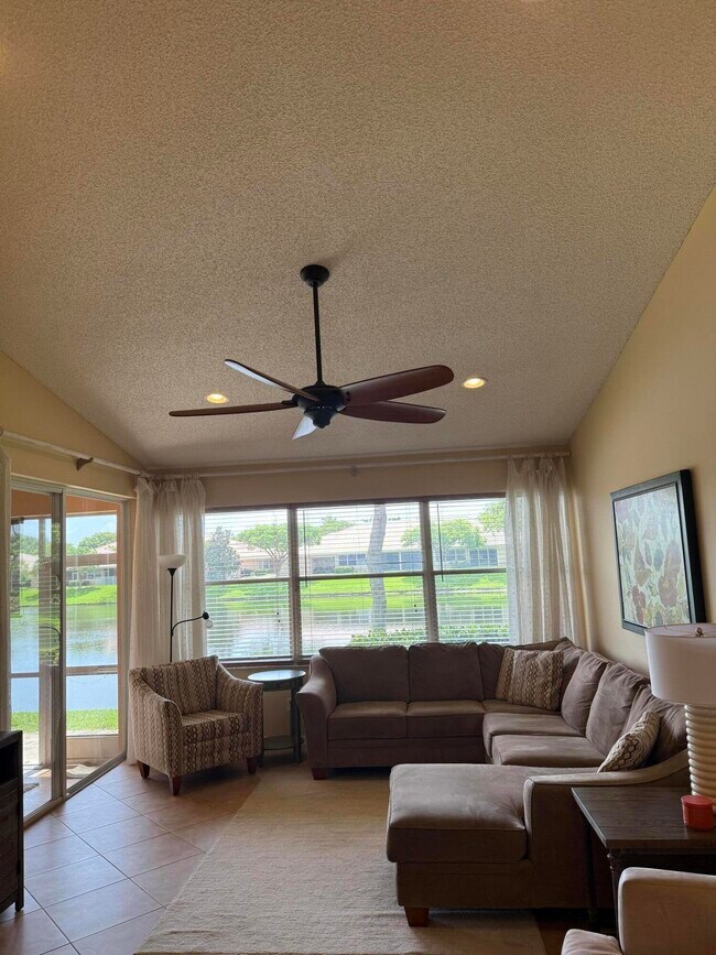 Foto del edificio - 227 Coral Trace Ln
