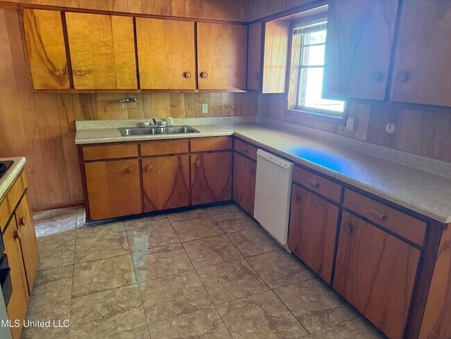 Foto del edificio - 2214 Pine Ave