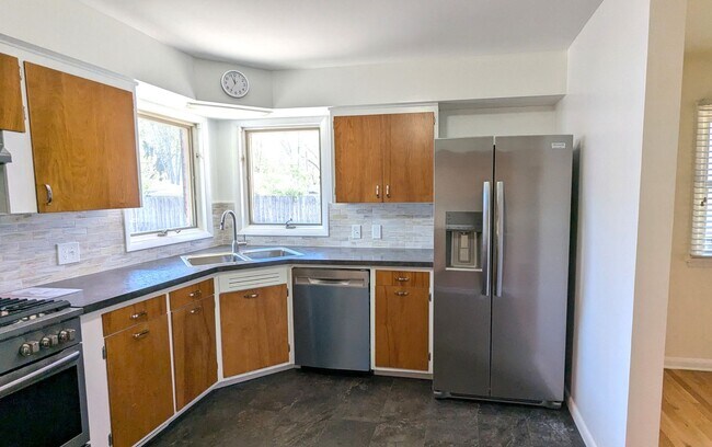 Foto del edificio - 755 Oakmere Pl