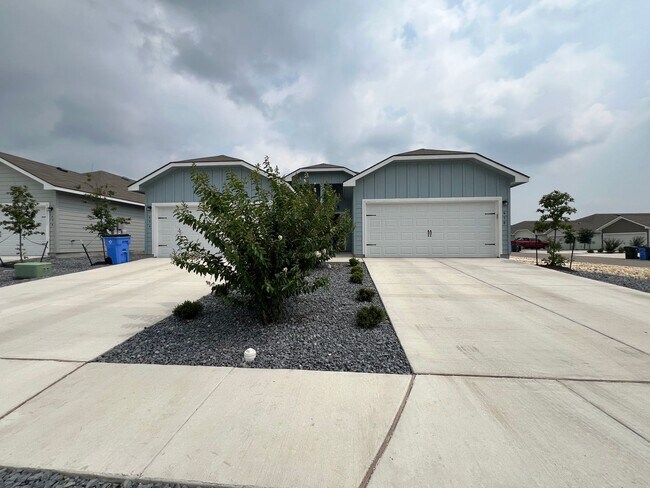 Building Photo - 636-638 Grayson Ln