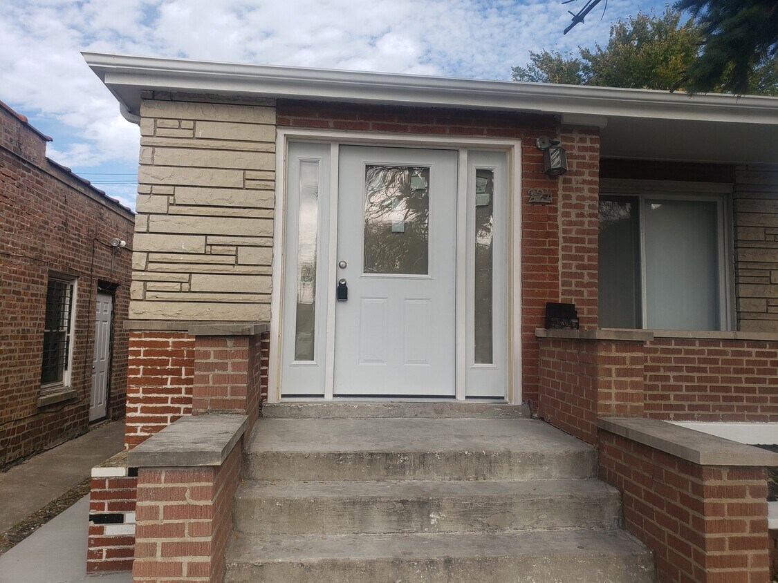 Primary Photo - 224 E 95th St