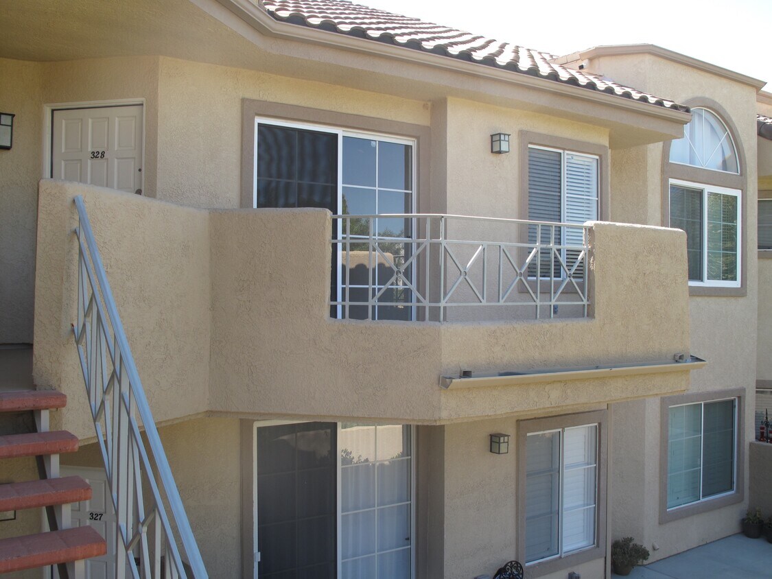 23621 Del Monte Dr Unit 328, Santa Clarita, CA 91355 Condo for Rent