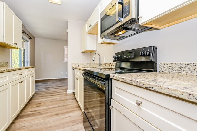 Building Photo - 367 Lady Guinevere Way