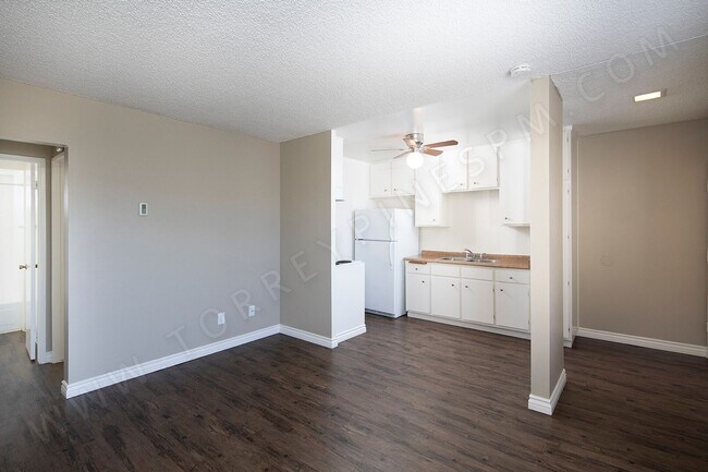 Building Photo - The Beach is Calling Your Name! 1br in Pac...