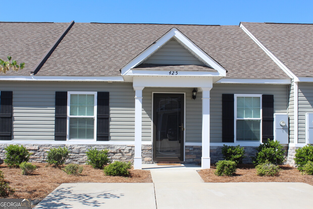 Primary Photo - 425 Andover Dr