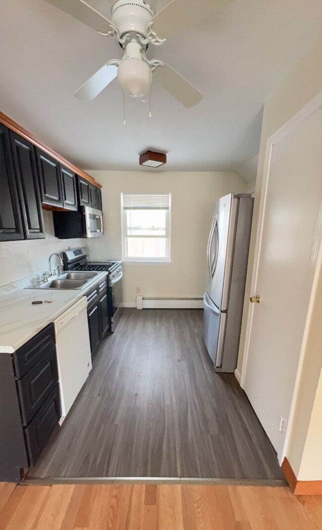 Foto del edificio - 2 Bedrooms 1 Bath Condo For Rent