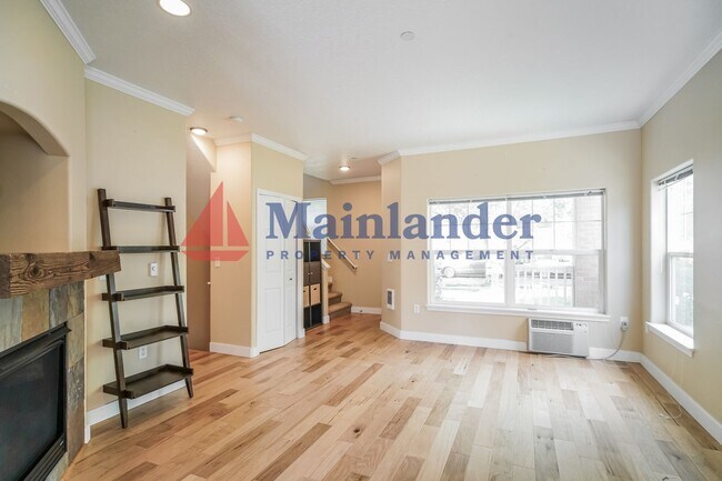 Building Photo - Beautiful End Unit with Double Primary Sui...