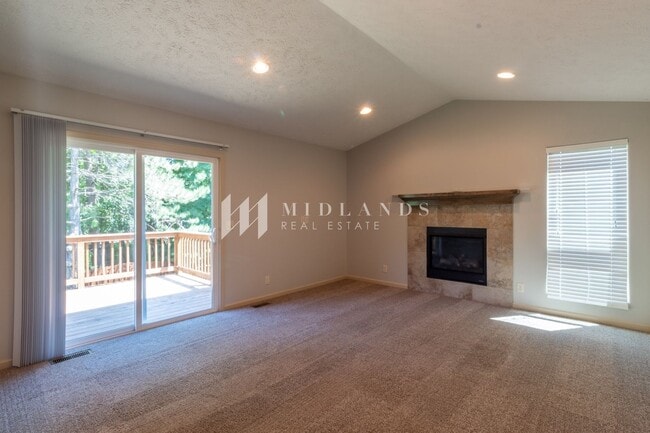 Building Photo - Beautiful Duplex