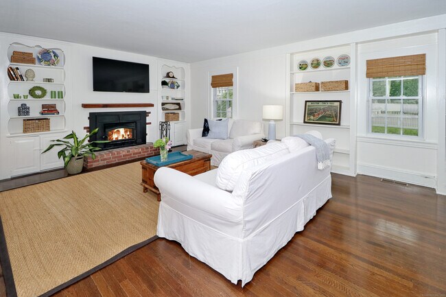 Foto del edificio - 635 Stratfield Rd