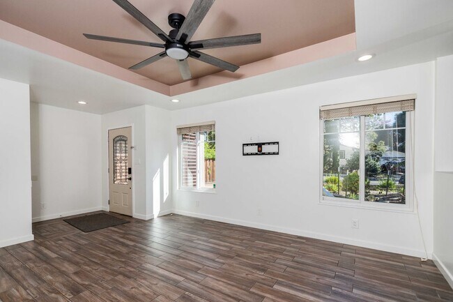 Foto del edificio - 861 Hollenbeck Ave