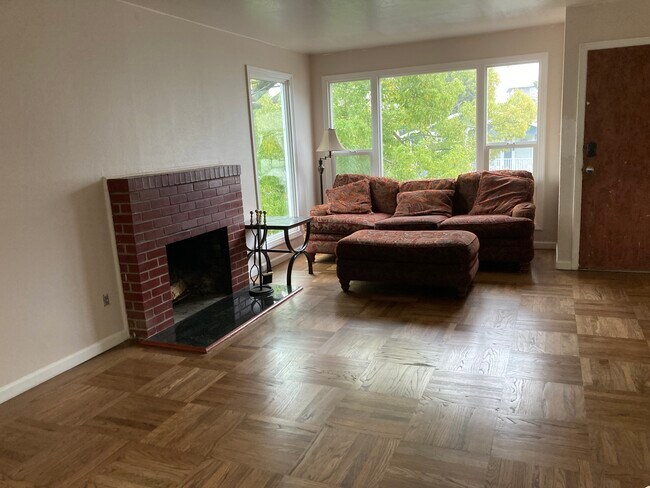 Building Photo - 925 Hargus Ave