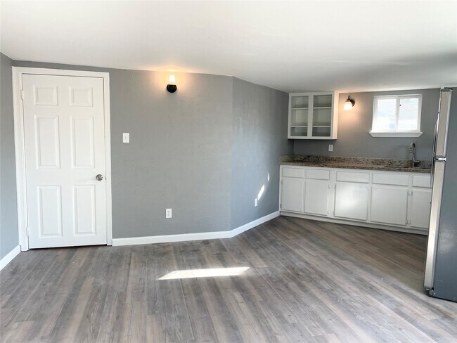 Foto del edificio - 7515 Bayway Dr