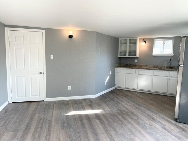 Building Photo - 7515 Bayway Dr