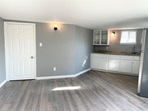 Building Photo - 7515 Bayway Dr