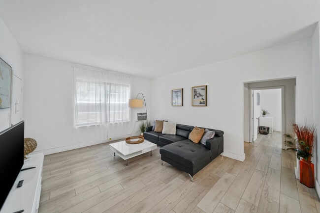 Building Photo - 142 Bay Rd