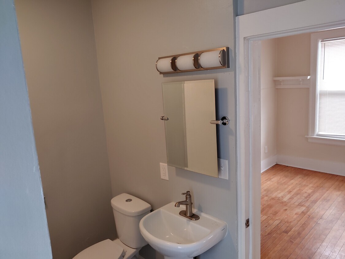 Foto principal - 2226 N Holton St