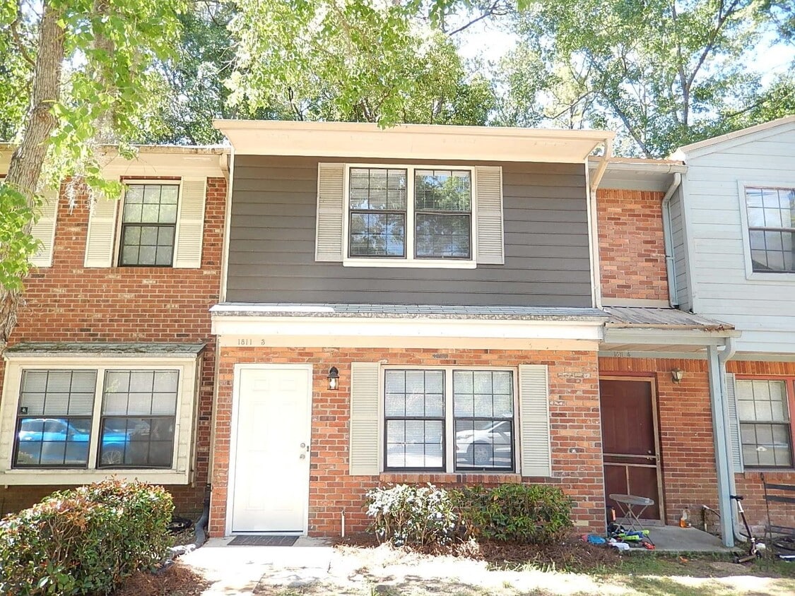 Primary Photo - 1811 Hartsfield Rd