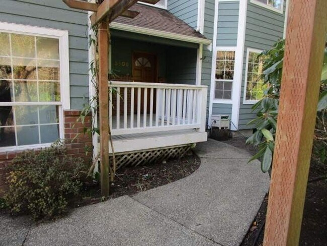Foto del edificio - 4 Bedroom, 2.5 Bathroom Artondale area home