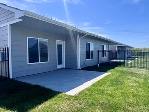 Building Photo - 3913 S Bluelake Ct