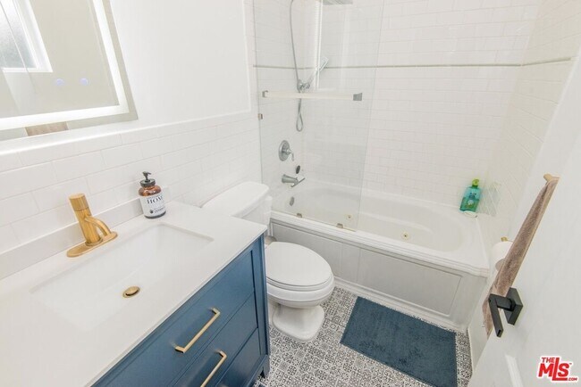 Foto del edificio - 13506 Gilmore St