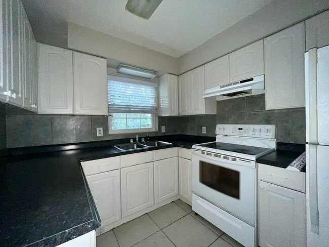 Foto del edificio - 3029 Sleepy Hill Rd