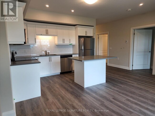 Building Photo - 120 Summersides Blvd