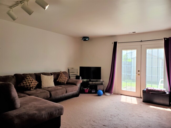 Building Photo - 62 Redbud Rd