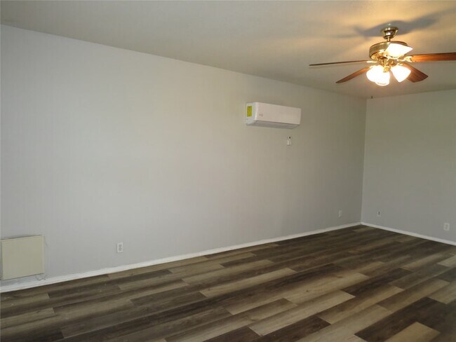 Foto del edificio - 4657 Bonnie Brae St