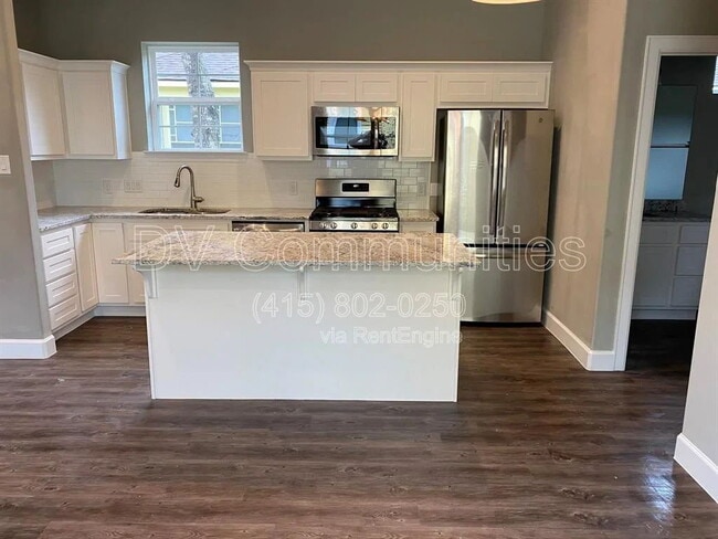 Building Photo - "Charming 3-Bedroom Home in Rosenberg with 2 Full Baths and 1,400 Sq Ft of Comfortable Living Spa...