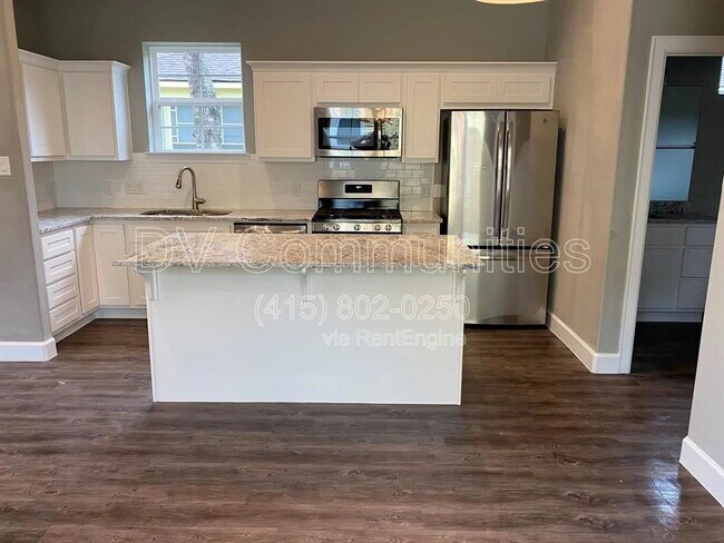 Foto del edificio - "Charming 3-Bedroom Home in Rosenberg with 2 Full Baths and 1,400 Sq Ft of Comfortable Living Spa...