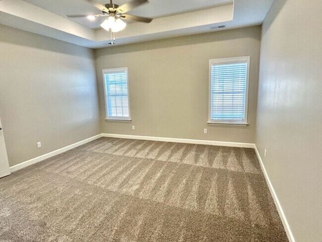 Foto del edificio - Now Leasing a 5-Bedroom 3 Bath Home in Hor...