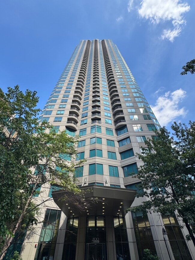Building Photo - 400 N La Salle Dr