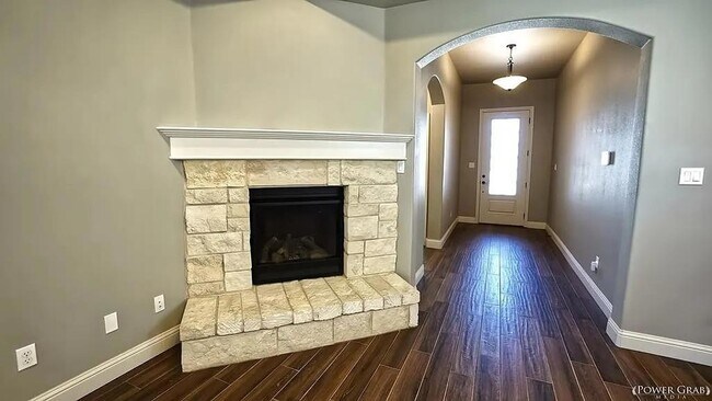 Foto del edificio - 14 Cornwall Dr