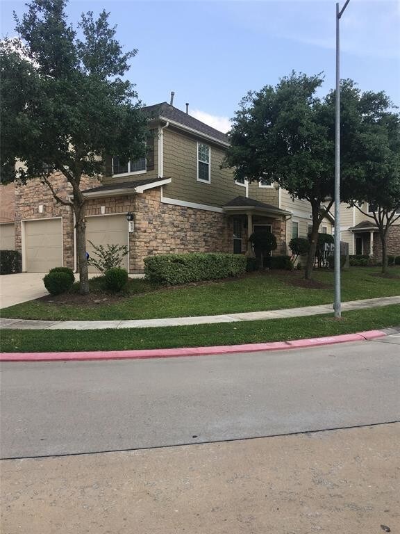 Building Photo - 16046 Summerville Lake Dr