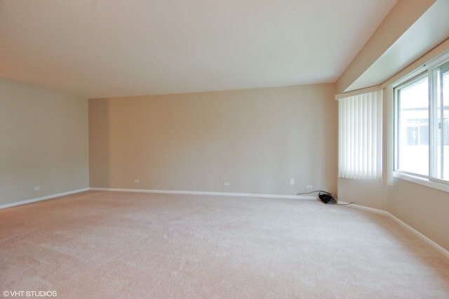 Building Photo - 3008 Roberts Dr
